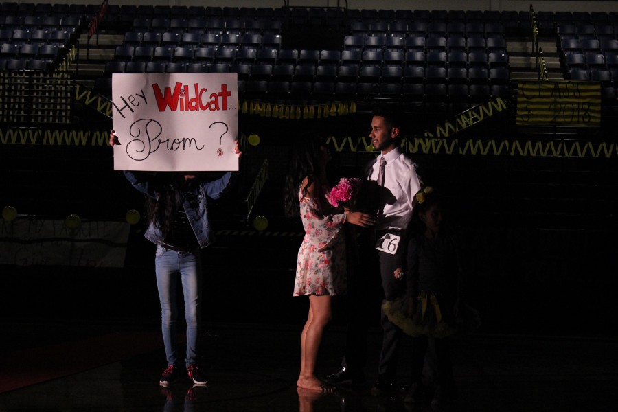 During Cinderfella, Luis Torres asks Summer Capetillo to prom after their performance. 