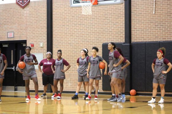 Basketball Girls Get Early Start on Season