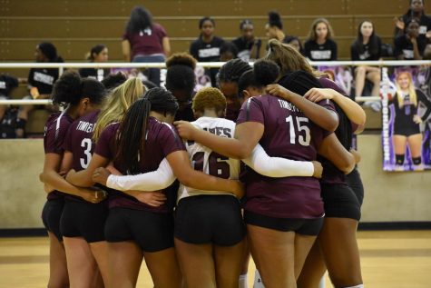 Varsity Volleyball Wins Against Crowley