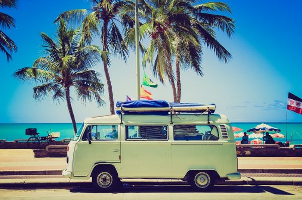 Recife, Brazil, Boa Viagem Beach.
Esperanto: VW-furgono plena je kolapsitaj seĝoj antaŭ palmoj en ĉestranda vojo.. Original image from Wikimedia Commons, Free photo, public domain design licensed under CC0 1.0 Universal